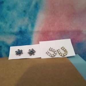 2 pairs of earrings